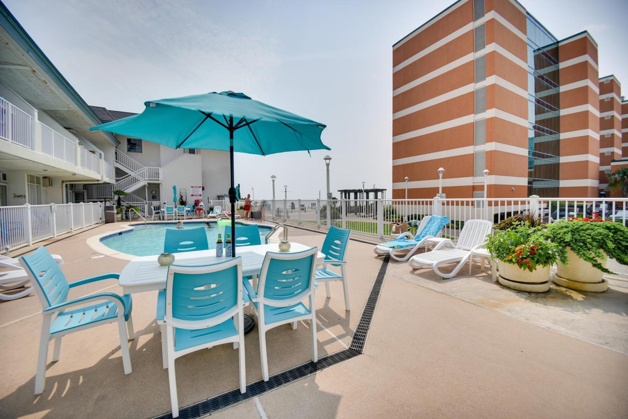 Chic Virginia Beach Retreat - Pool, Steps To Beach Kültér fotó